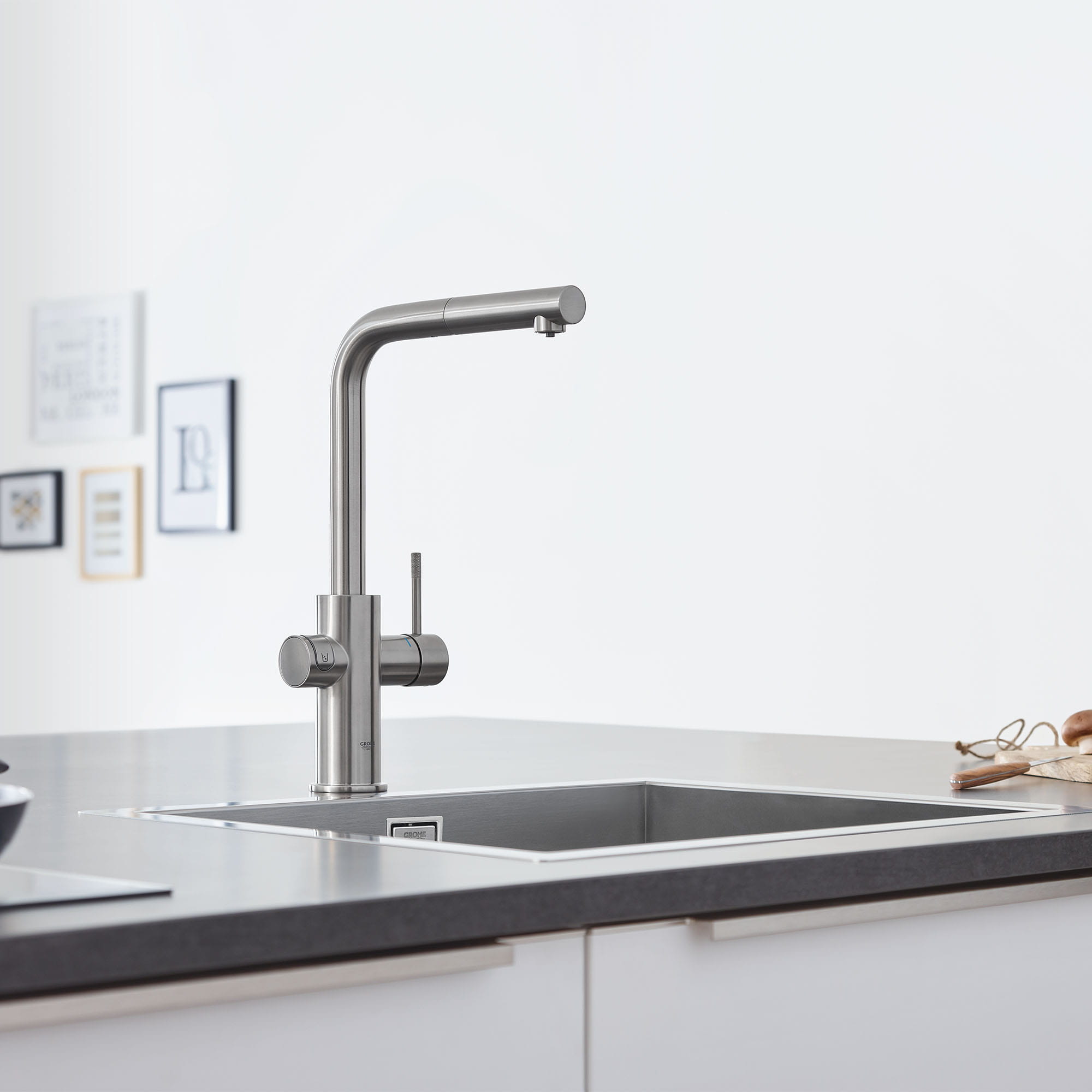Single-Handle Pull-Out Kitchen Faucet Single Spray 1.75gpm With Chilled & Sparkling Water